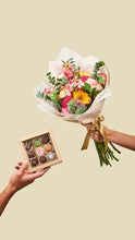 Load image into Gallery viewer, Combo Bouquet Parma y Luisa Brun Chocolates
